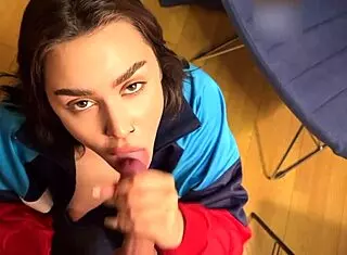 student shows how to fuck on first day of college