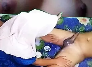 my sis-in-law strokes my dick so nicely 😍