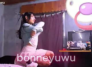 Bonneyuwu Teases with Dildo on Video Call, Innocent Yet Naughty