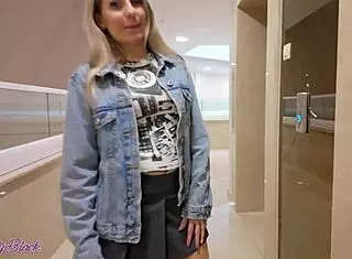 浪漫街头散步小嫩逼塞跳蛋