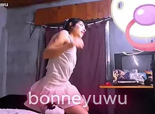 Bonneyuwu Teases with Dildo on Video Call, Innocent Yet Naughty