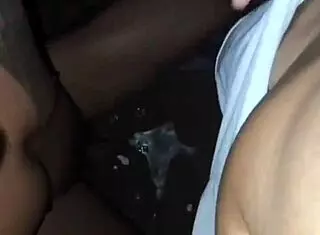 Nas cabines do cinema a pirocada torou no cu do putinho