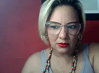 cunhada gostosa seduces with her erotic body in a tempting way, making you crave more