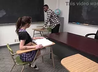 Kasie Castle滑板动态性爱秀