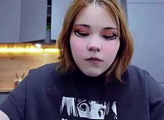 Furiyssh shares her cute chubby alternative style in this mugbang session