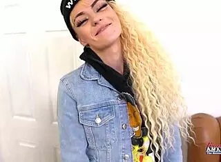 Skinny Blonde And Sassy Cute Brunette Lola Suck Tits And Twats! What A Hot Lesbian Scene!