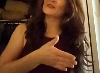 hey, check mollyjanexxx update on big natural tits housewife in usa backstage solo