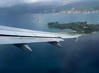 This teen amateur flashes her cute brunette pigtails on the airplane. She gives a quick public handjob leading to huge cumshot in just two minutes.