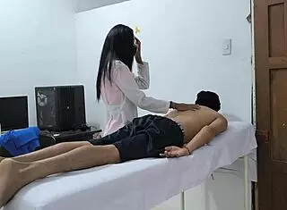 Sensual massage for 20-year-old mulata with perfect nalgas in seductive session