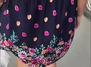 siguiendo a madura en la calle con falda e hilo for outdoor cowgirl riding and flashing