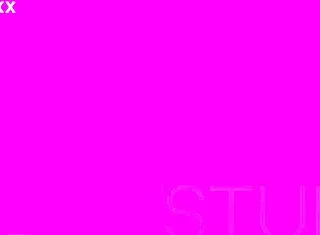 调皮制服黑发妹艾莉在荣耀洞挤奶桌上榨巨屌