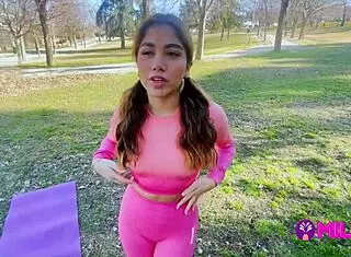 Peruvian actress gets creampied by chubby fan after gym encounter in park