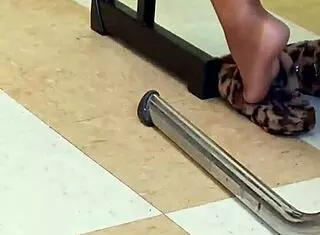 Ebony teen 18+ shows lightskin soles in candid hidden feet video