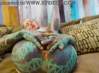 uh i'm that tattoo girl doin anal solo with xl dildo in fishnets highheels stockings piercin my asshole