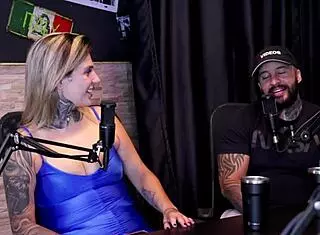 Ele tira o gozo de cima das mulheres e apesar de serem casados descobriram que s�o irm�os por parte de pai - casal dna watch on sheer red