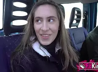 纯真18岁处女美女户外被钉欧洲业余风