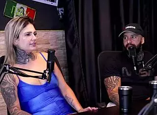 Ele tira o gozo de cima das mulheres e apesar de serem casados descobriram que s�o irm�os por parte de pai - casal dna watch on sheer red