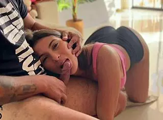 Gostosa Da Bunda Grande Enchendo A Boca De Esperma