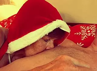 Granny Carmen Claus Delivers Classic Christmas Cocksucking In Retro Cosplay