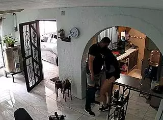 Coqueteando Con El Contratista En Un Encuentro Casual Y Divertido Con Toque Latino