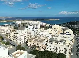 Daisy takes to the skies as a pilot, flashing her assets in a solo pool dance session. She teases with dirty talk and ass worship.