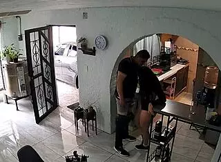 Coqueteando Con El Contratista En Un Encuentro Casual Y Divertido Con Toque Latino