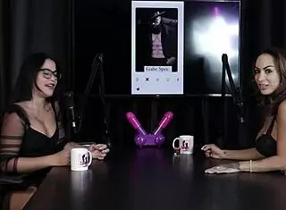 Disse no Tinder que já pegou a buceta da Elisa Sanches, mostrou boquete e peitos - Belinha Baracho in sheer red lingerie 😘