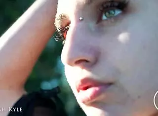 嘿度假18岁少女现在完美口交中