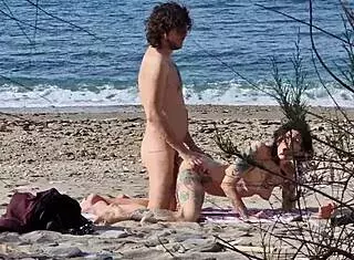 Beach sex ignites passionate lovers with female squirting orgasms at 7:40 and 13:25. Video captured using new telephoto lens for outdoor riding and creampie action