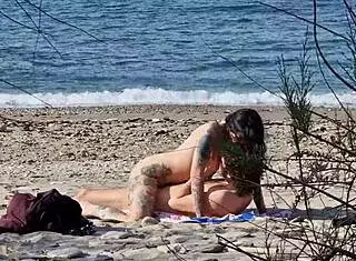 Beach sex ignites passionate lovers with female squirting orgasms at 7:40 and 13:25. Video captured using new telephoto lens for outdoor riding and creampie action