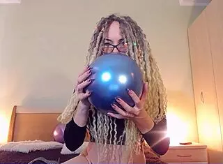 Custom Balloon Video Explores Creative Inflation Techniques with Curvy Shapes and Alternative Styles