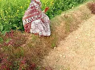 Everbest aunty gets brutally fucked outdoors in painful rough Indian sex