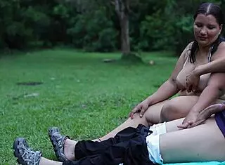 Mujer mirona masturbates me outdoors in public park with rough slaps. Her big tits and curvy body shine in nature forest setting.