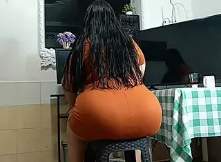 Amateur Stepmom With Big Tits And Ass Gets Pussy Licked And Sucks Cock