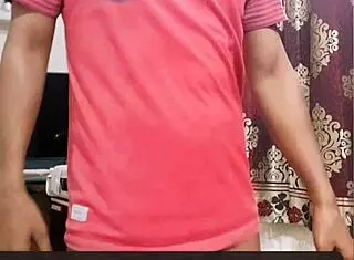 Oh man my small clitty femboy self showin off exercisin skills to boyfriend on video call