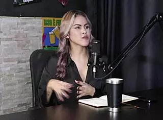 金发辣妹女同群P内衣BDSM巴西交换Naomi Campos透视红内衣合集