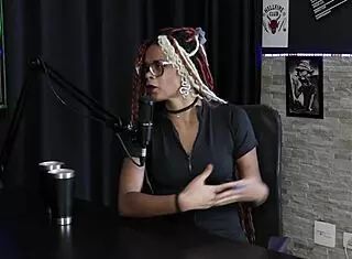 金发辣妹女同群P内衣BDSM巴西交换Naomi Campos透视红内衣合集