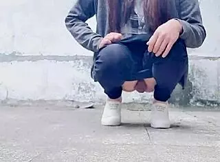 pseudo girl tingting gets horny at noon in female clothes outdoors and pees wildly!