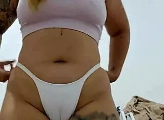 vou sentar na cara da minha amiga ate sufocar ela with big pussy lips flashing in domination fetish