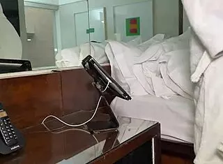 Hey, the motel technician came to fix the TV and ended up giving me 23cm in the ass! 😈🏨