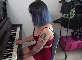 Submissive girl got a free piano lesson from curvy asian milf teacher in sloppy cowgirl and doggystyle!