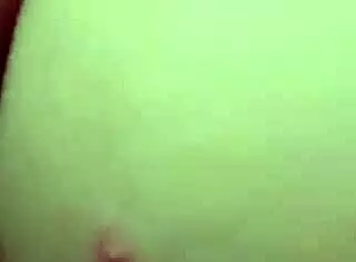 Loirinha Perfeita Shares Pink Pussy in Front of Husband