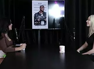 她最爱后入位还说Tinder谁匹配 - Vivian Lola Sheer Red