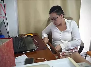 omg secretary gets fucked with dildo in office solo scene 😏