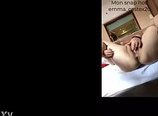 cette teen 18+ asiatique se fait un plaisir en solitaire avec masturbation solo