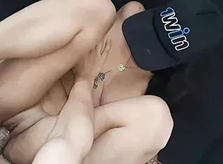 嘿 我把丰满拉丁室友紧湿骚穴传教士位干翻了