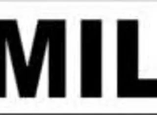 Blindfolded Brunette Surprised by Threesome with Cumshot and Facial