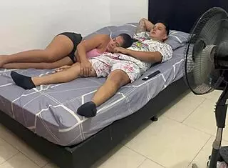 Mi Cuñada Adora Sacarme La Leche Y Me Busca Hasta Cuando Veo Tv Para Correrme En Sus Tetas