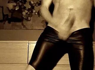 She starts with a chain striptease in latex, then gets her ass fucked hard with a dildo until cumshot.