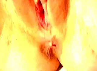 业余粉嫩小屄自制近拍自然秀